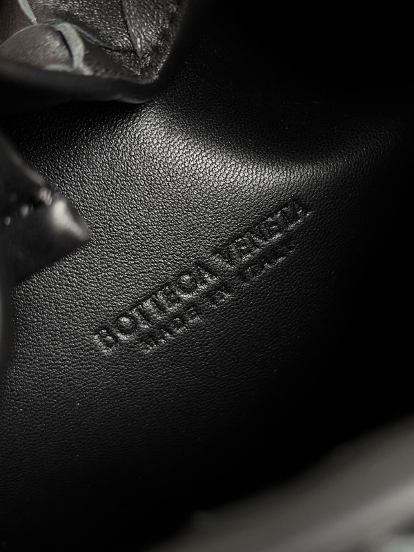 bo*te*ga Ve*ne*ta andiamo parachute small shoulder bag