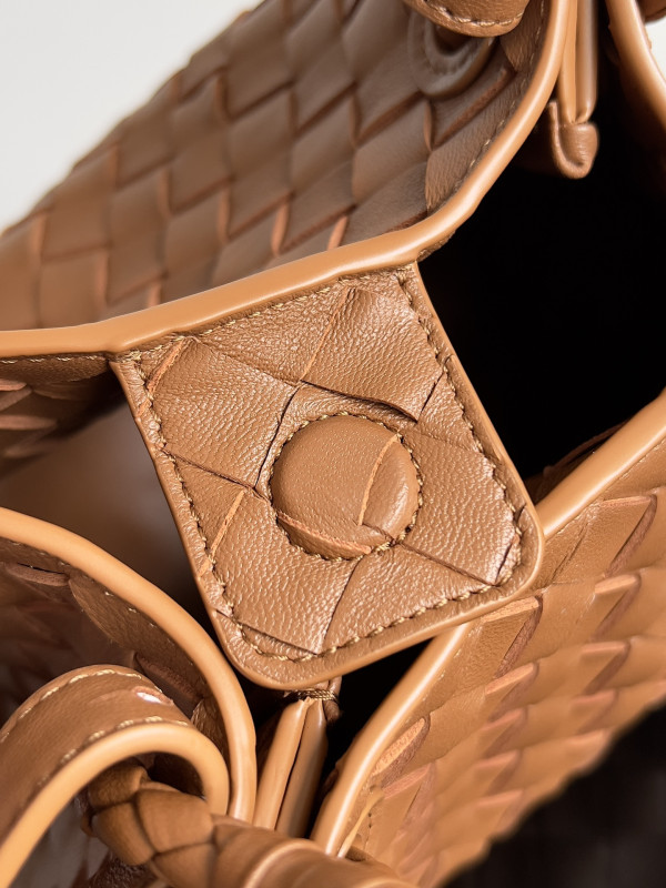 bo*te*ga Ve*ne*ta andiamo parachute small shoulder bag