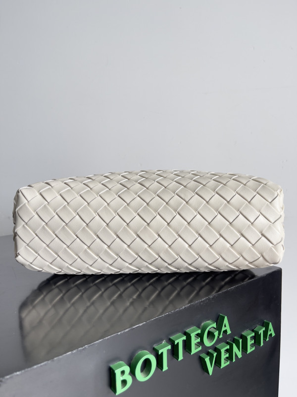 bo*te*ga Ve*ne*ta teen lauren 1980 with chain