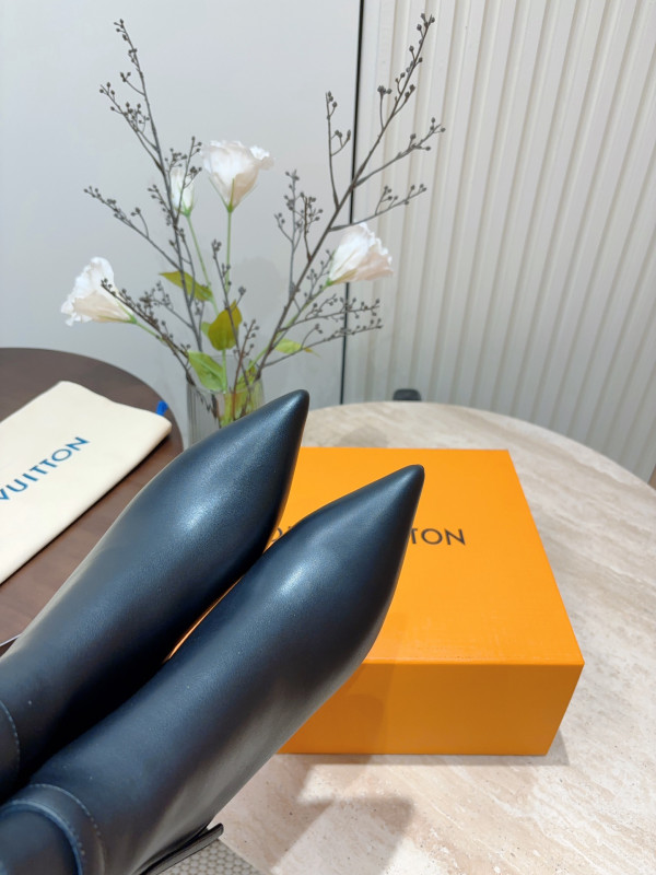 l0*is V*t0n stellar ankle boot