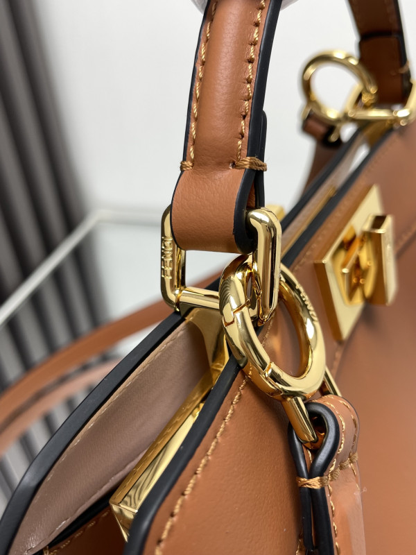 F**di peekaboo iseeu small-27x21x11cm