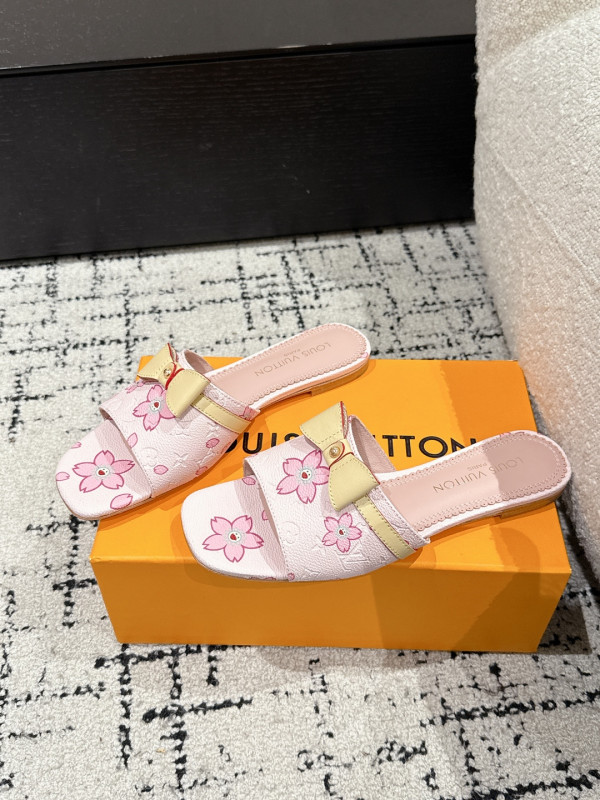 l0*is V*t0n slippers