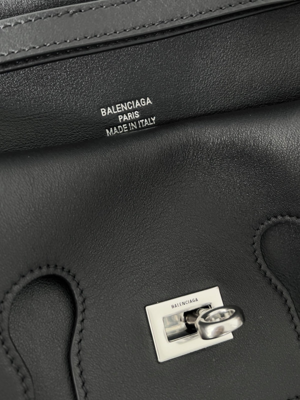 Ba*len*cia*ga bel air small clutch