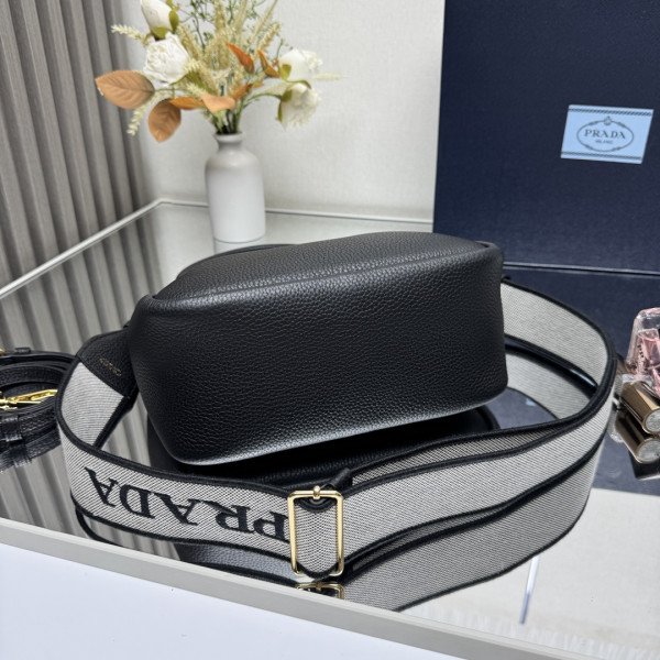 Pra*a small leather bag - 23*21*10cm