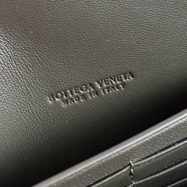 bo*te*ga Ve*ne*ta long clutch andiamo with handle-31*13*3cm