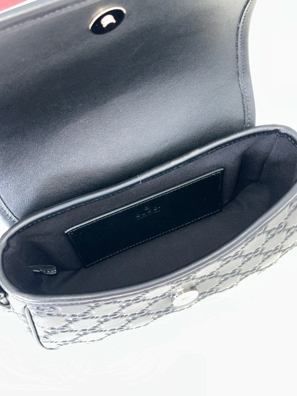 G*u*i gg emblem small shoulder bag - 20.5*13*7cm