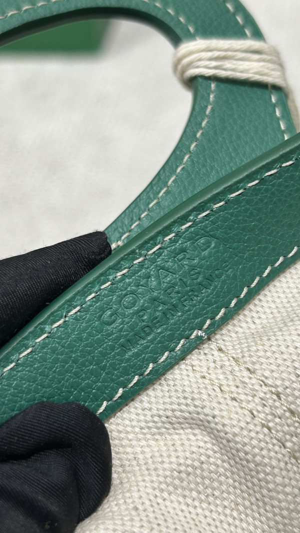 Go*ard beluga  - 23×18.5×8cm