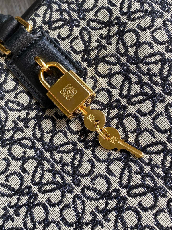 L0ew* amazona 28 bag in nappa calfskin - 28*11*18cm