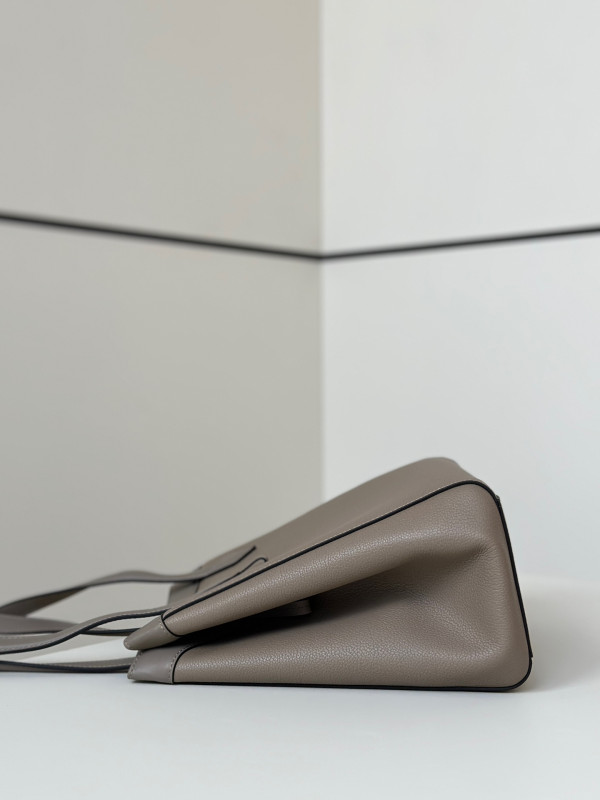 F**di origami medium - 27*16.5*27cm