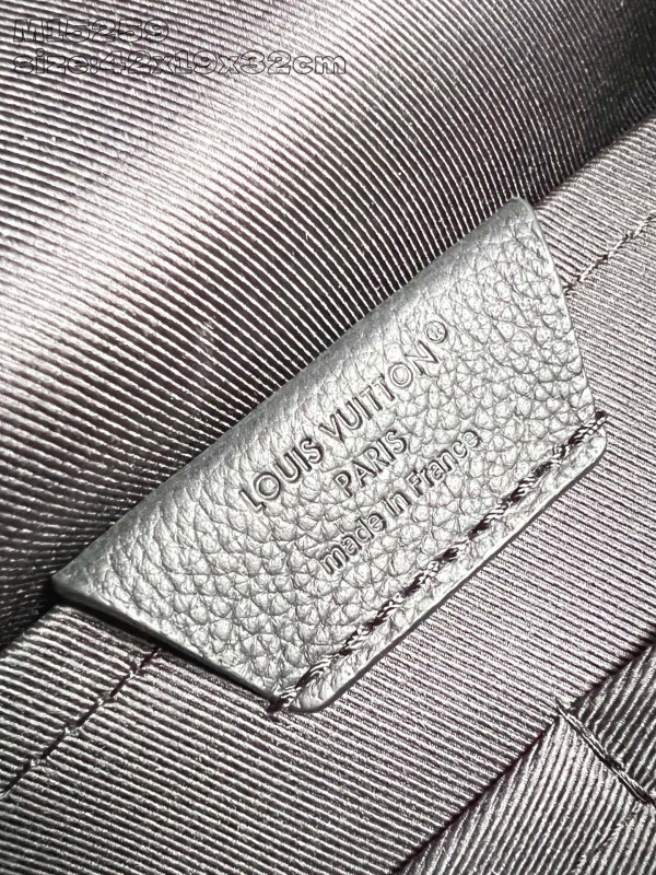 l0*is V*t0n discovery work - 42*19*32cm