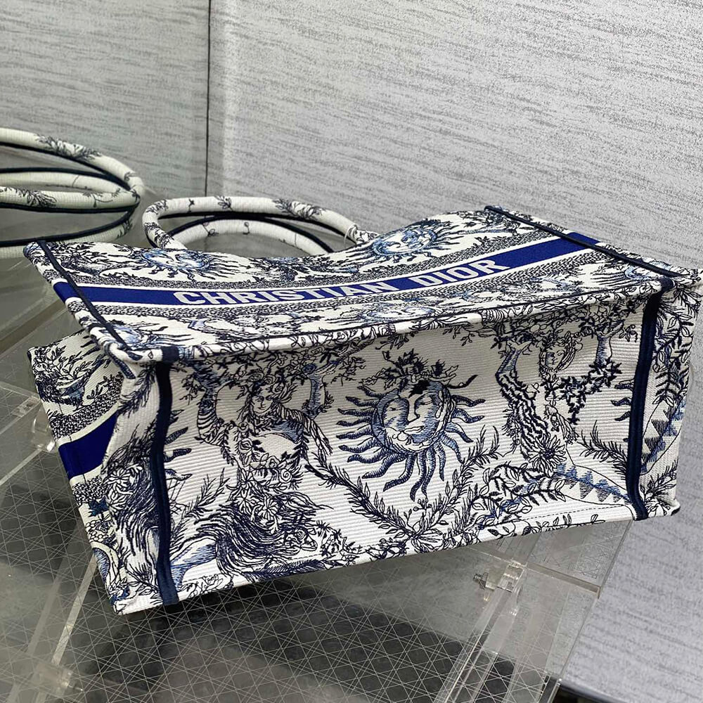 medium D*or book tote