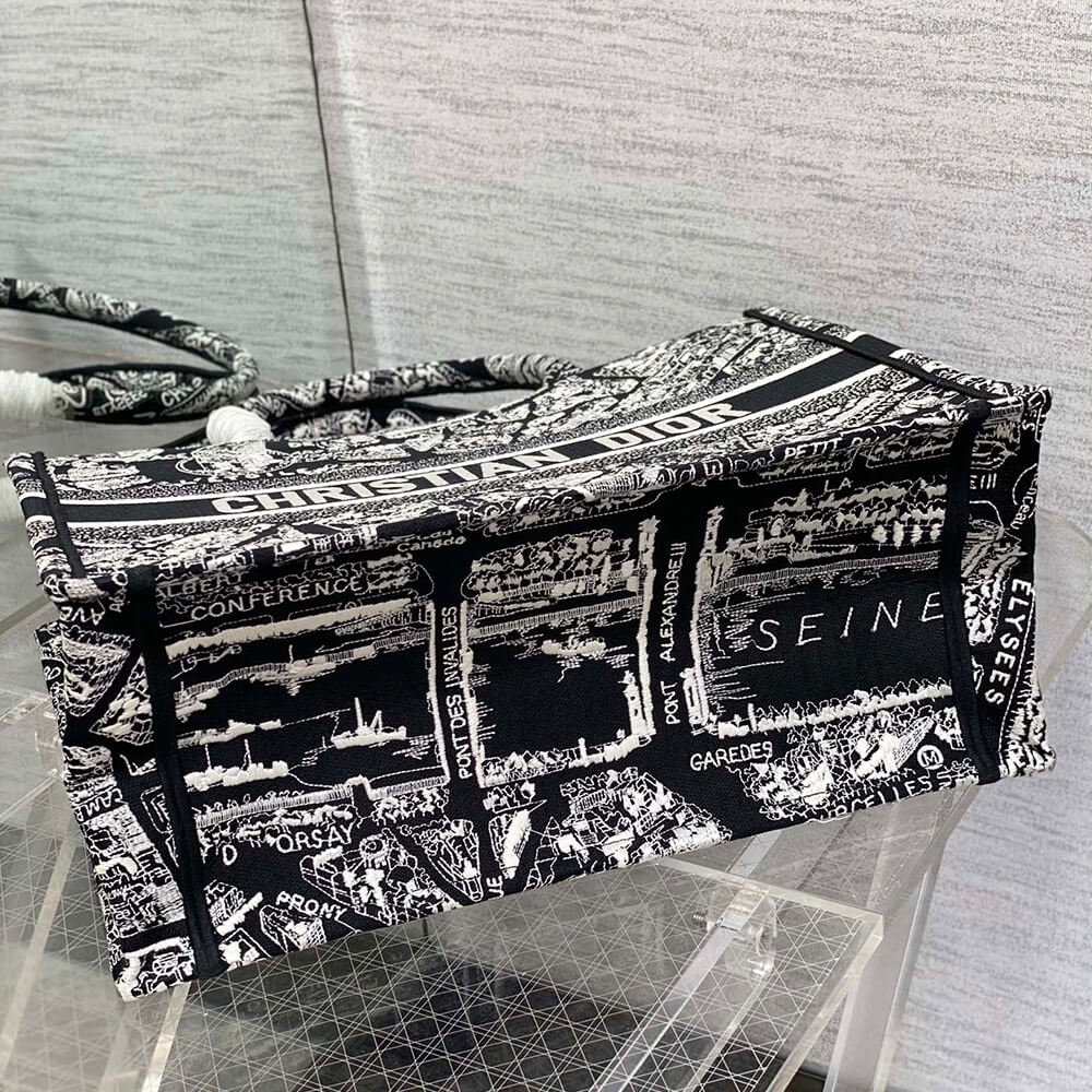 medium D*or book tote