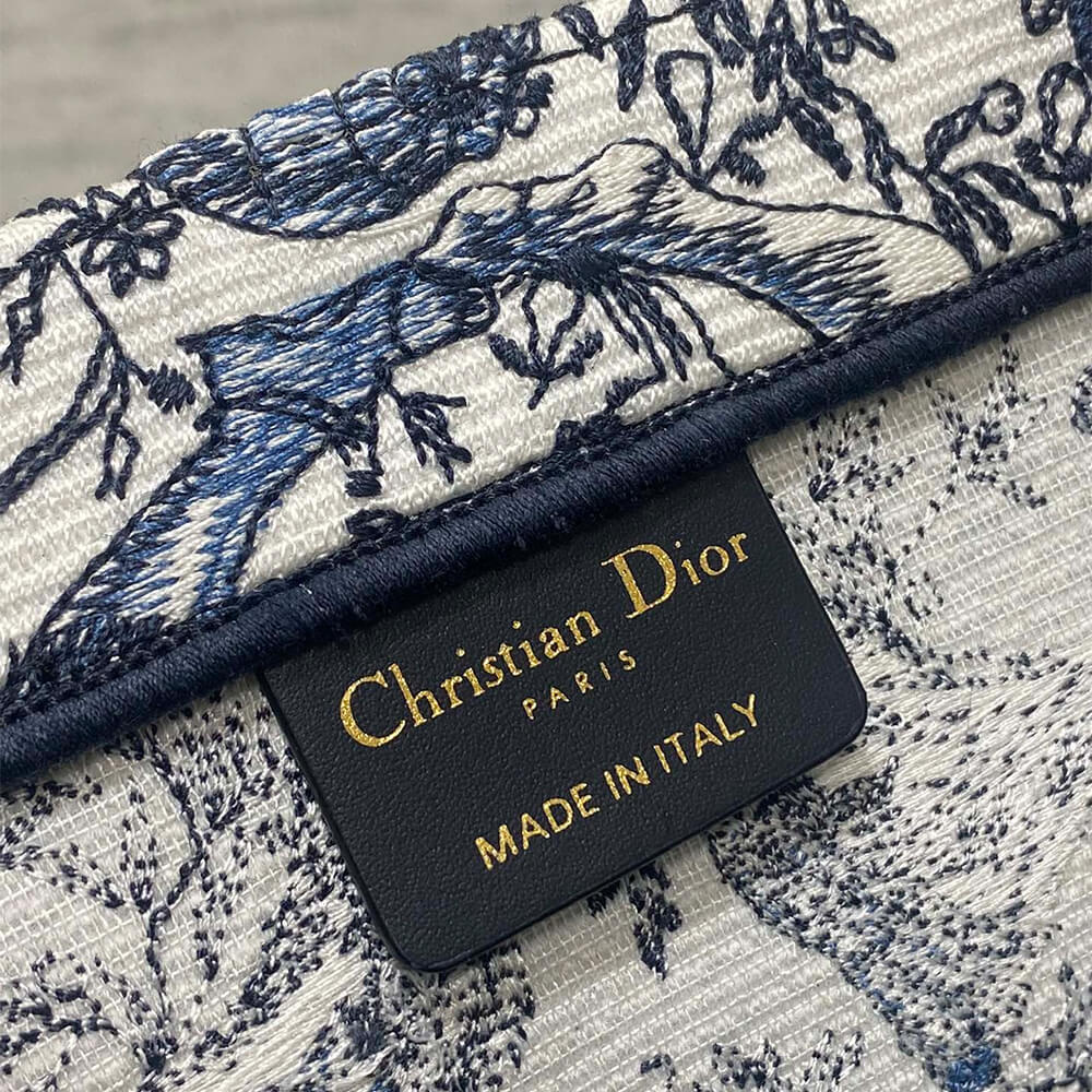 medium D*or book tote