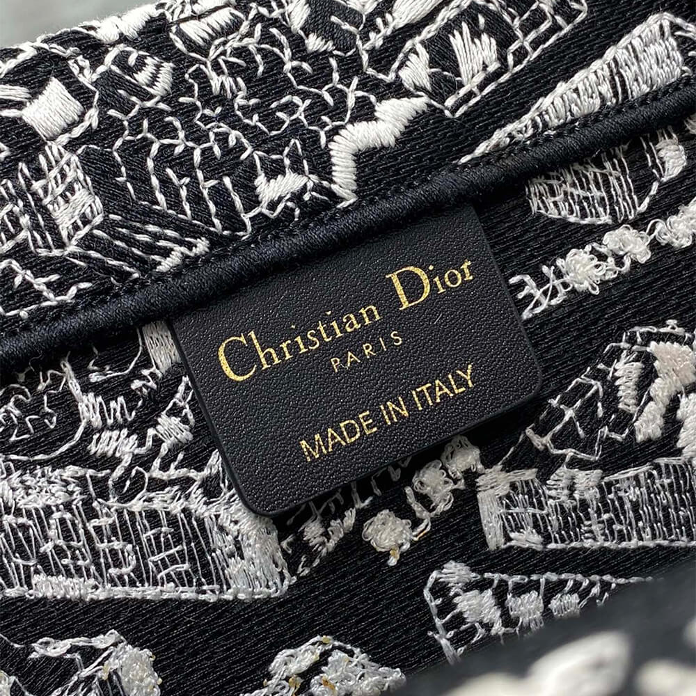 medium D*or book tote