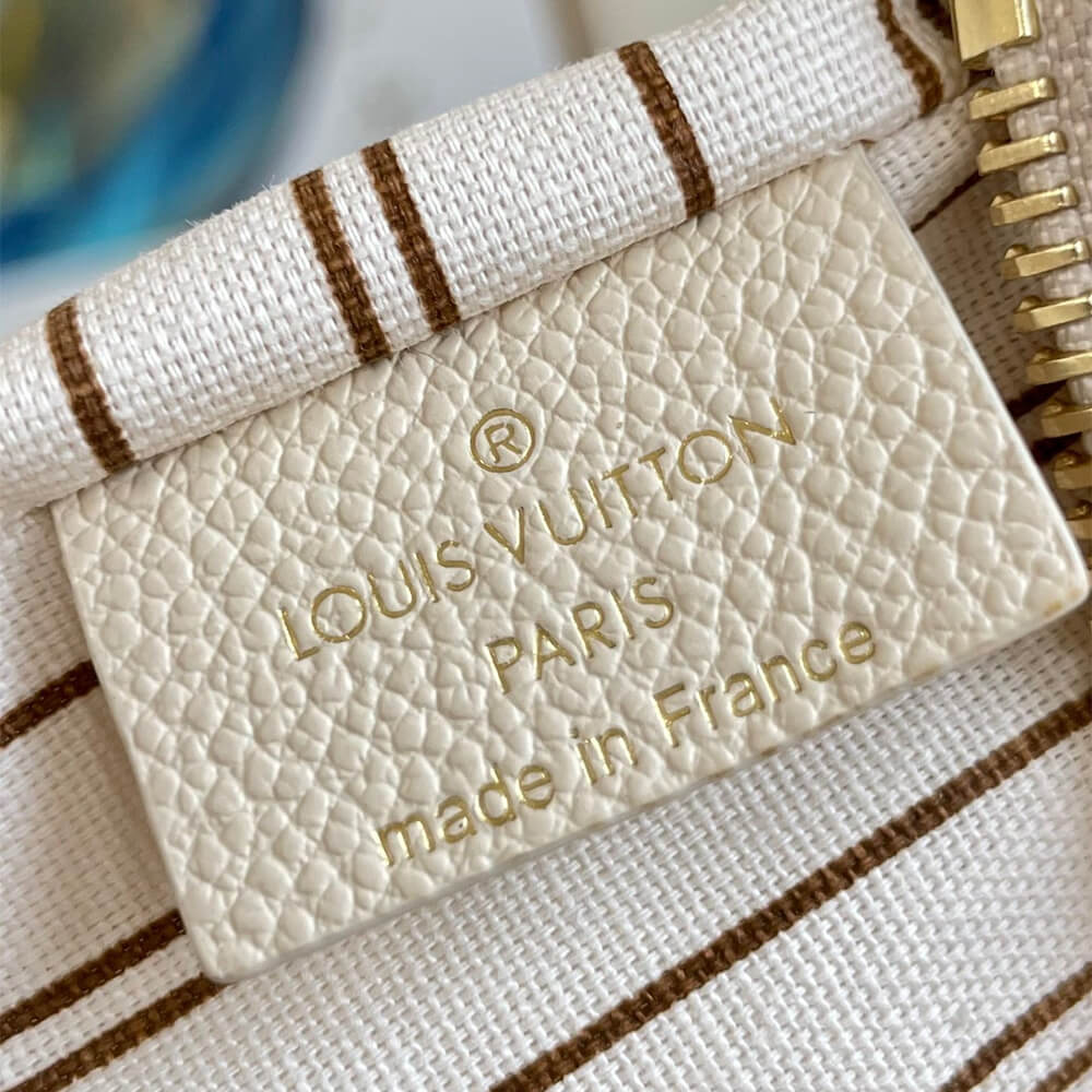 LV Easy Pouch On Strap