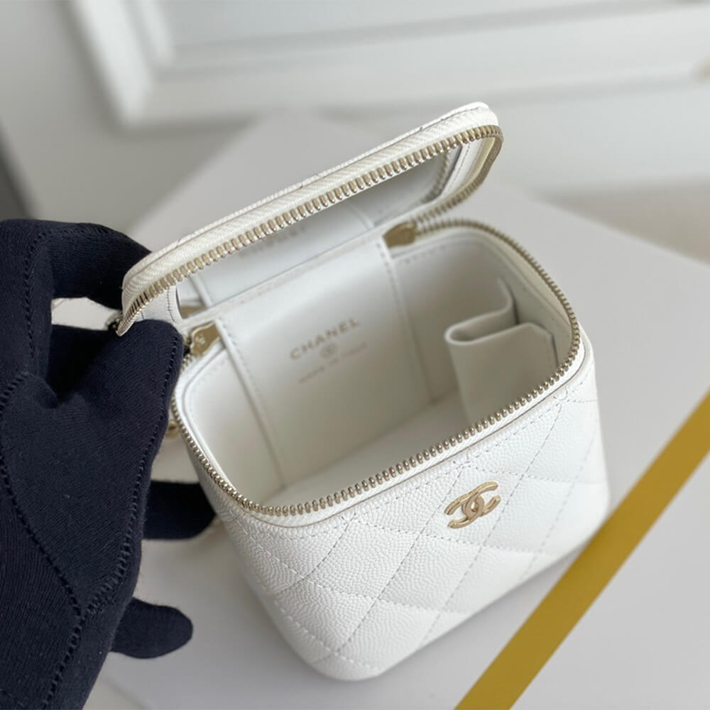 Ch*el chain cosmetic bag