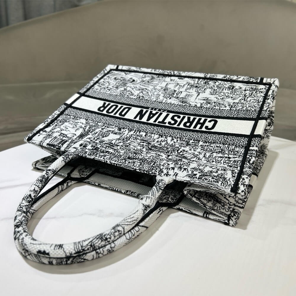 medium D*or book tote