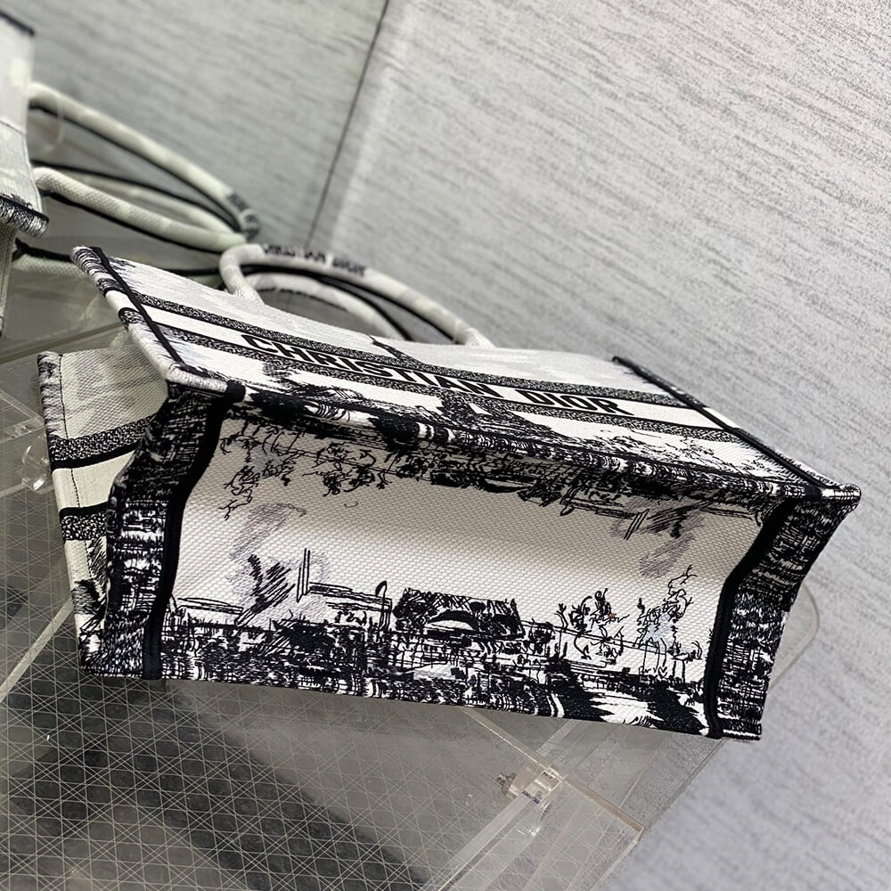 medium D*or book tote