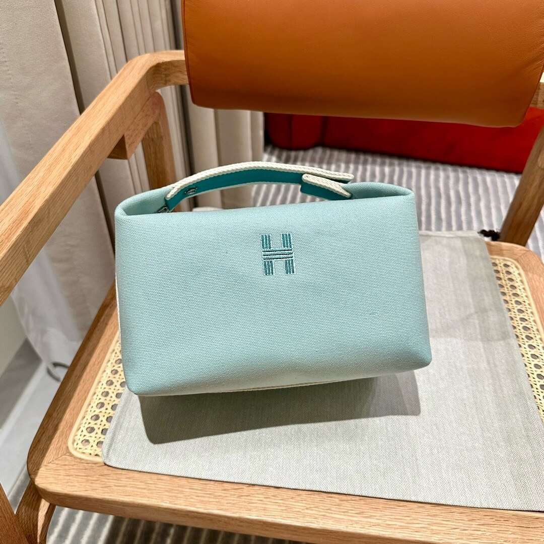 H**mes toiletery bag