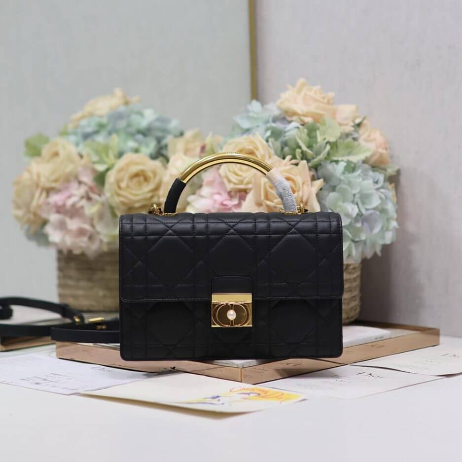 medium D*or ange bag