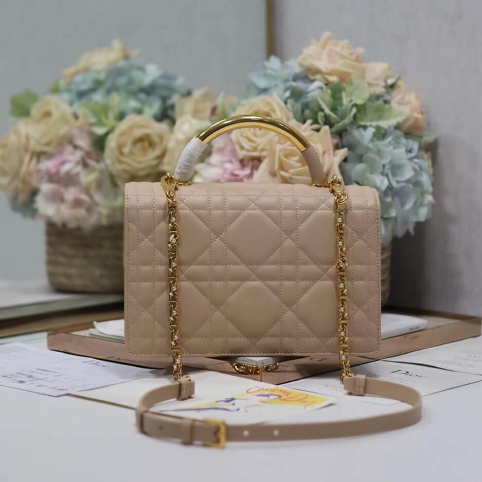 medium D*or ange bag