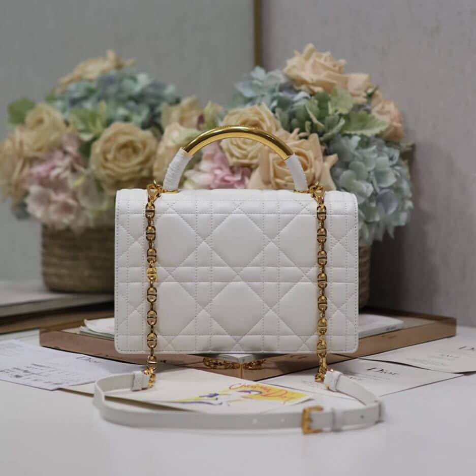 medium D*or ange bag