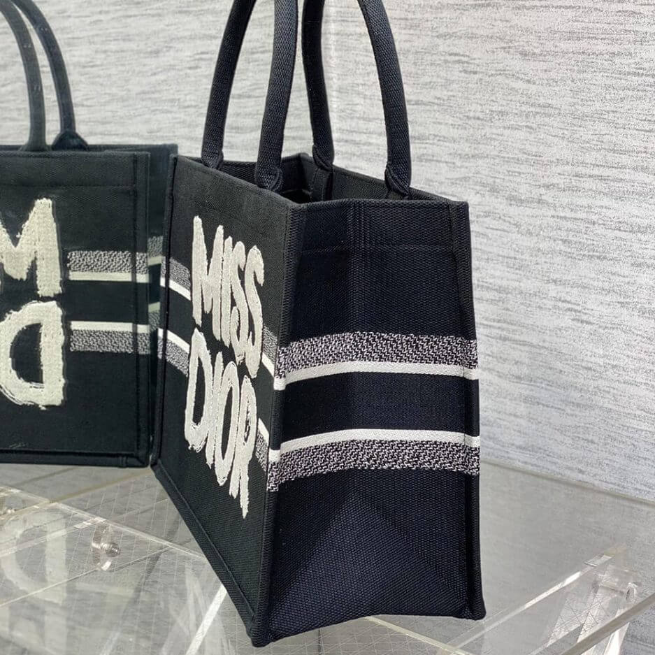 medium D*or book tote