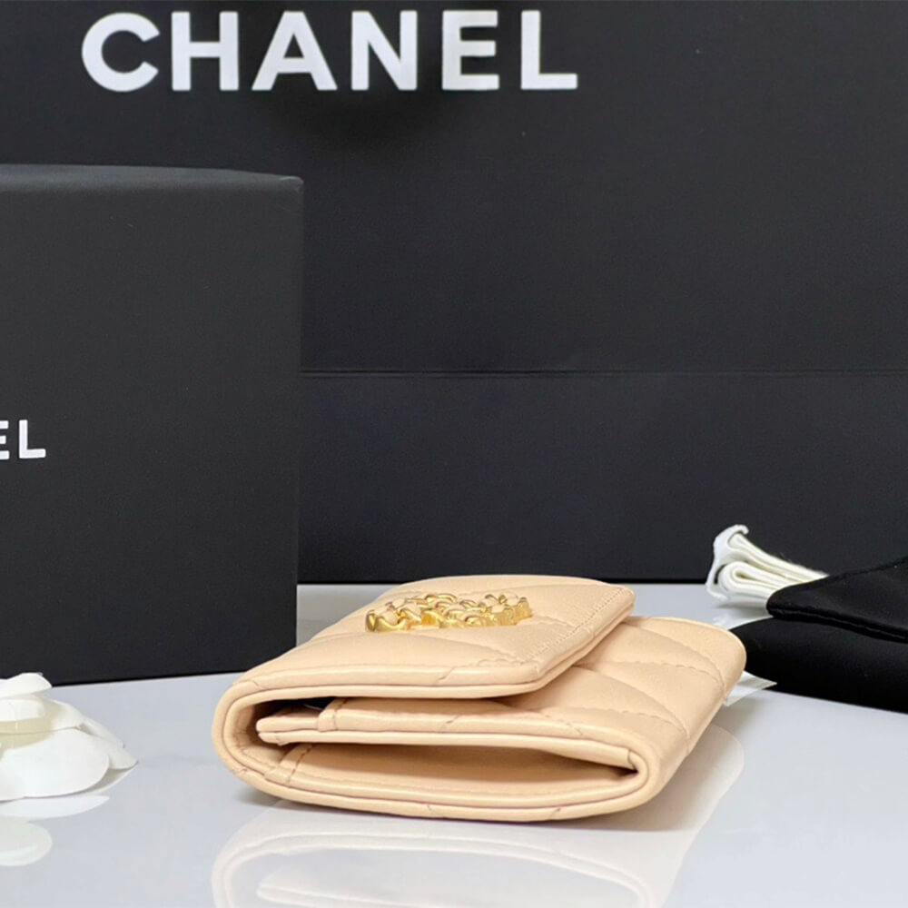 Ch*el 19 flap card holder