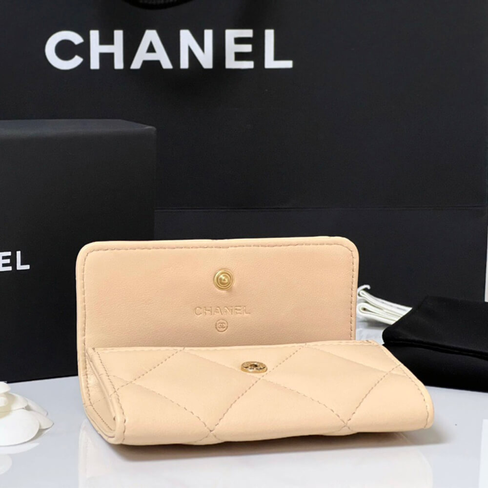 Ch*el 19 flap card holder