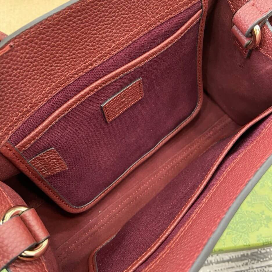 G*u*i small tote bag with hook closure