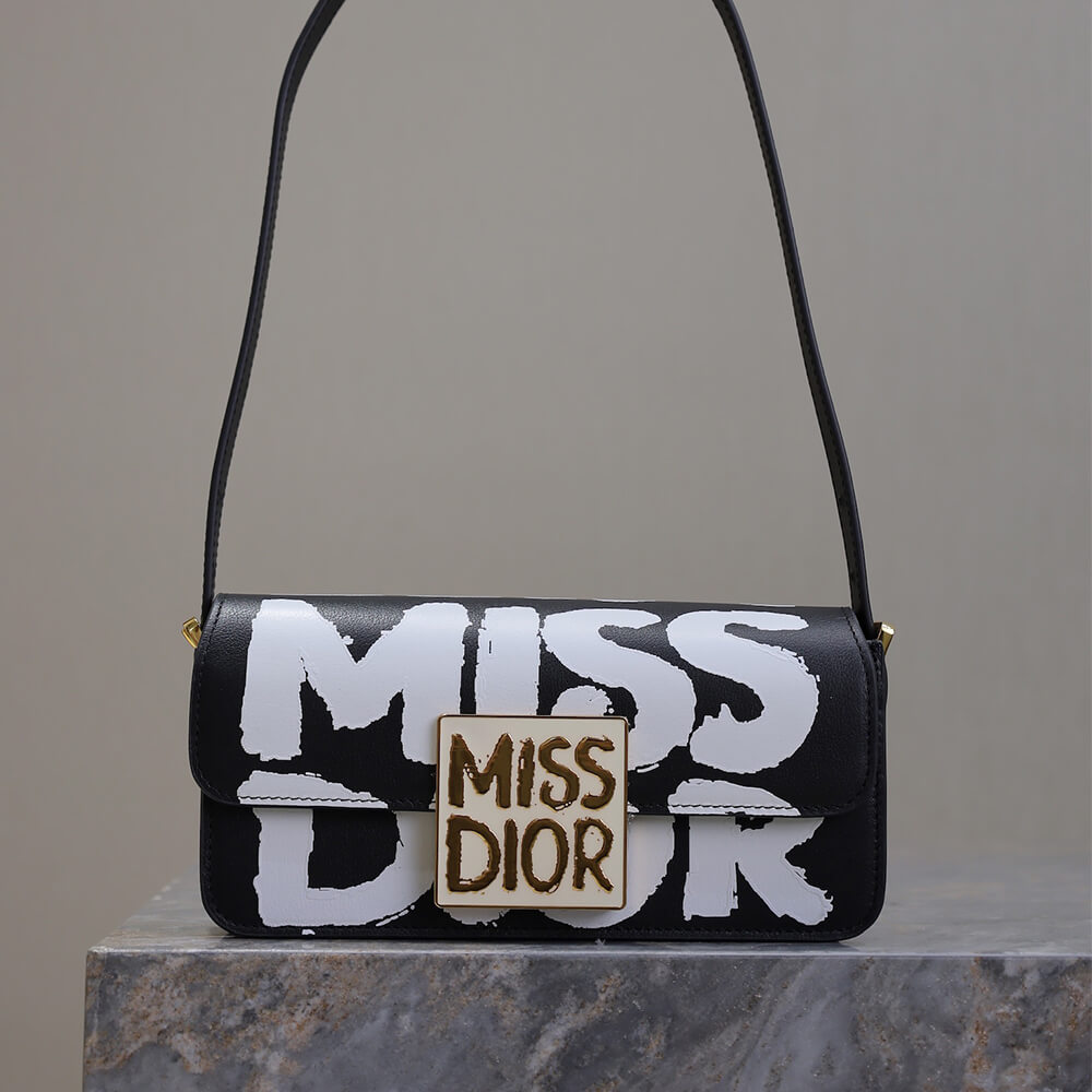 miss D*or flap bag