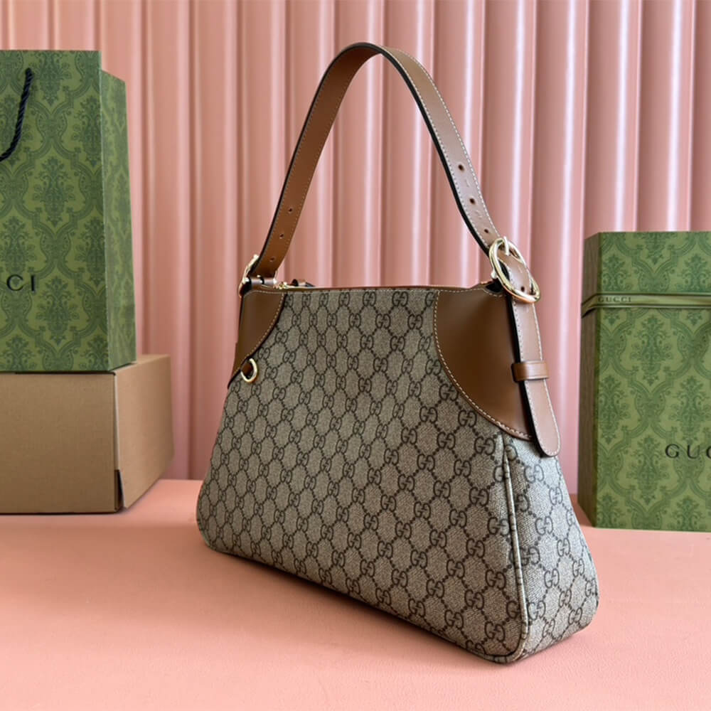 GG Emblem medium shoulder bag
