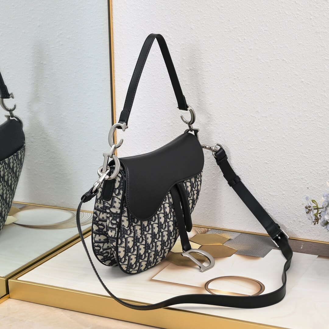 D*or saddle bag with strap