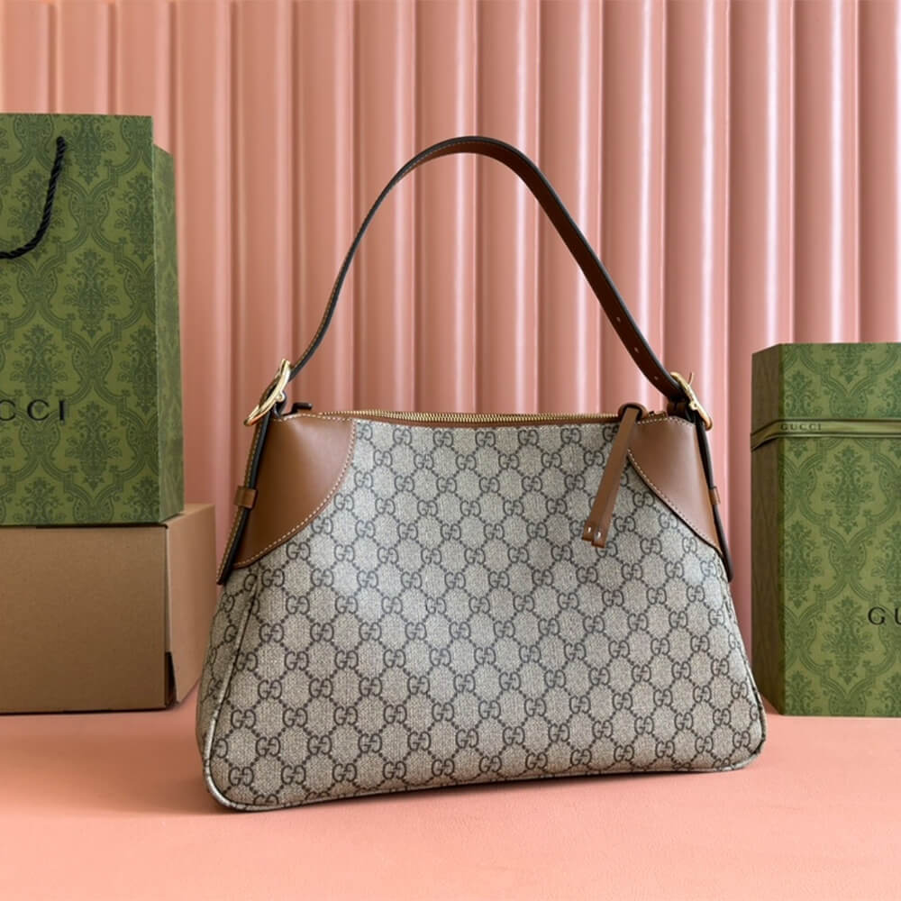GG Emblem medium shoulder bag