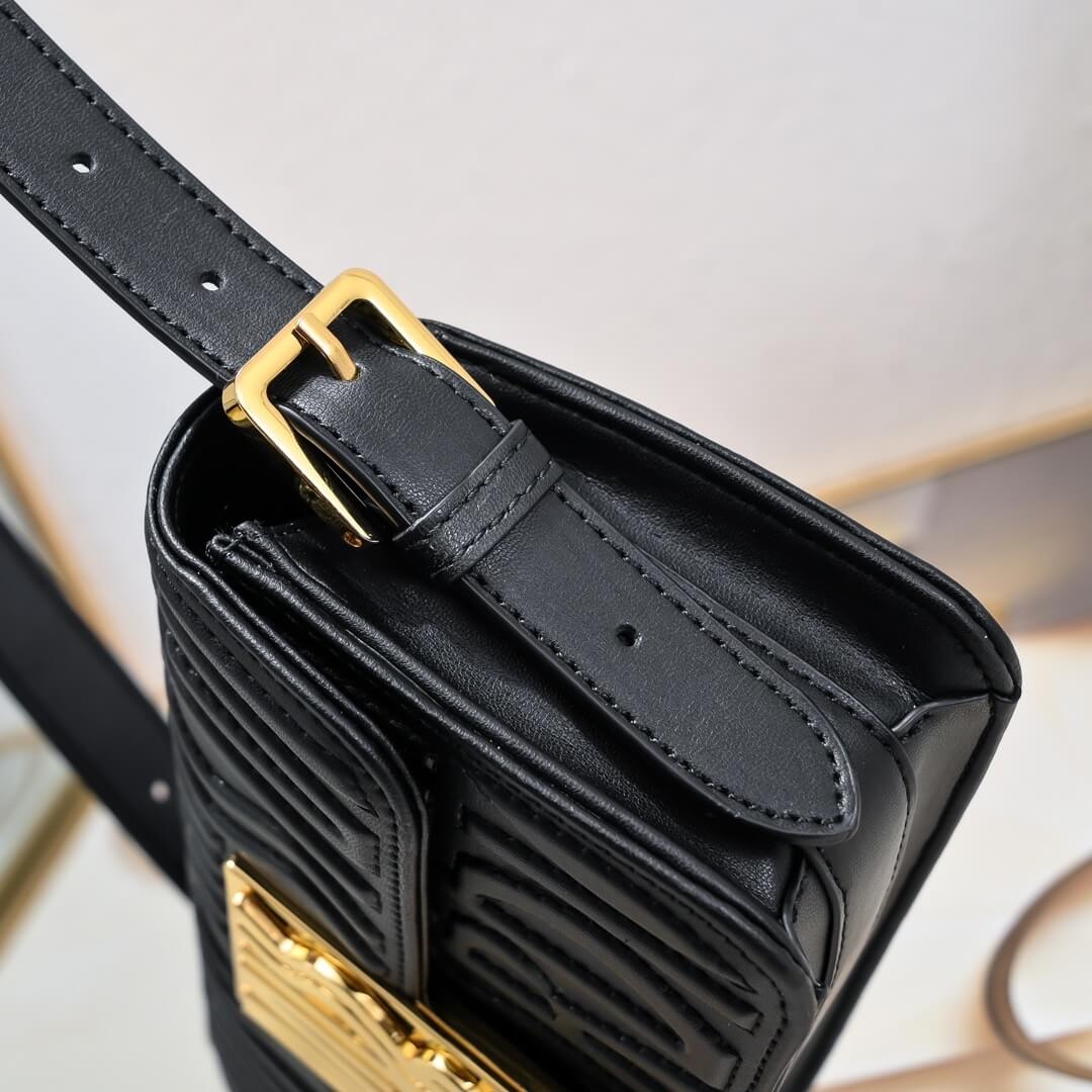 miss D*or flap bag