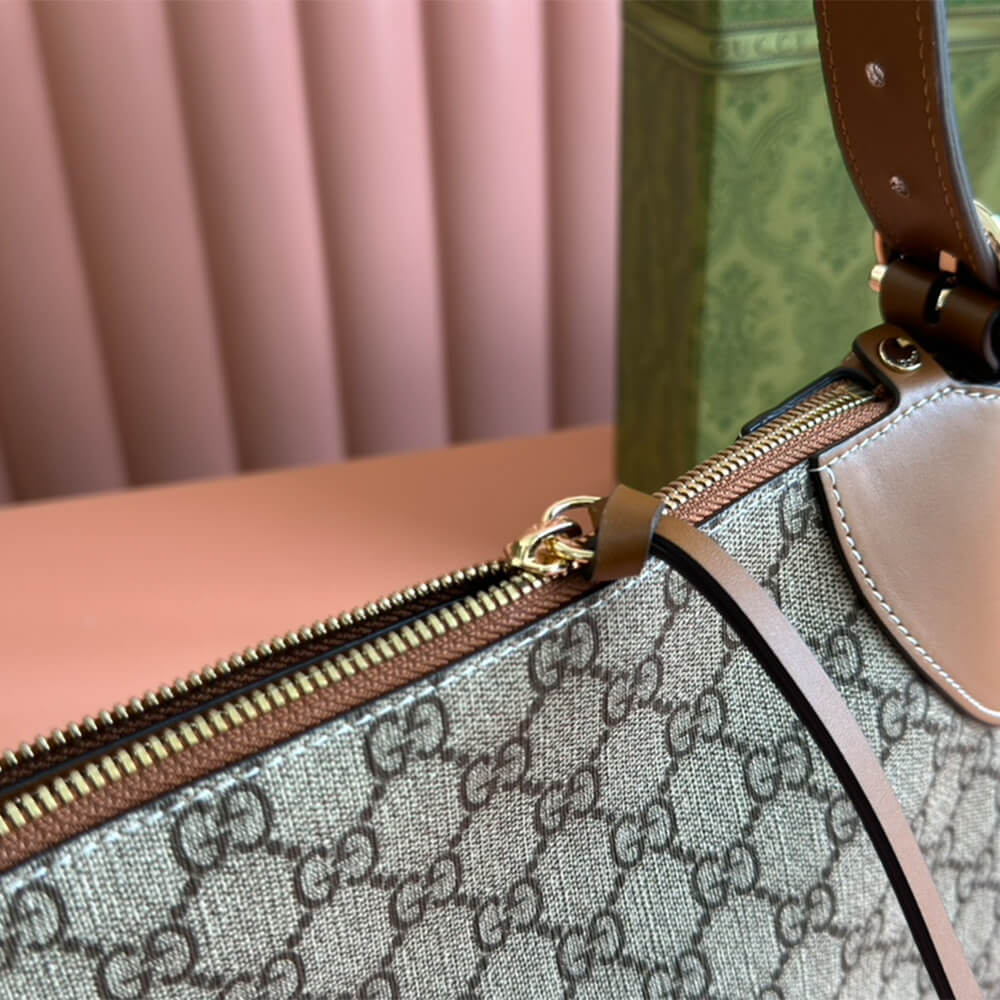 GG Emblem medium shoulder bag