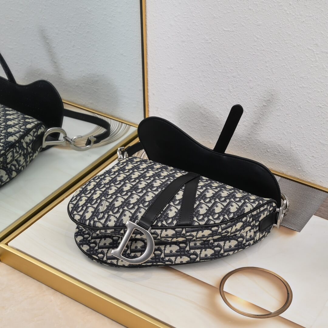 D*or saddle bag with strap