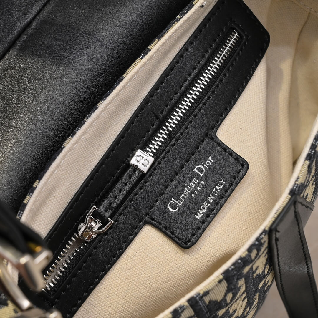 D*or saddle bag with strap