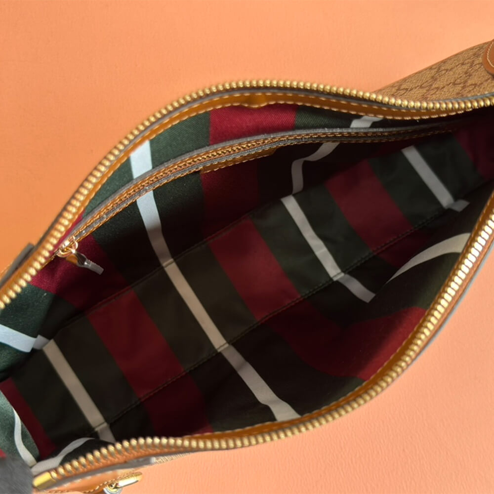 GG Emblem medium shoulder bag