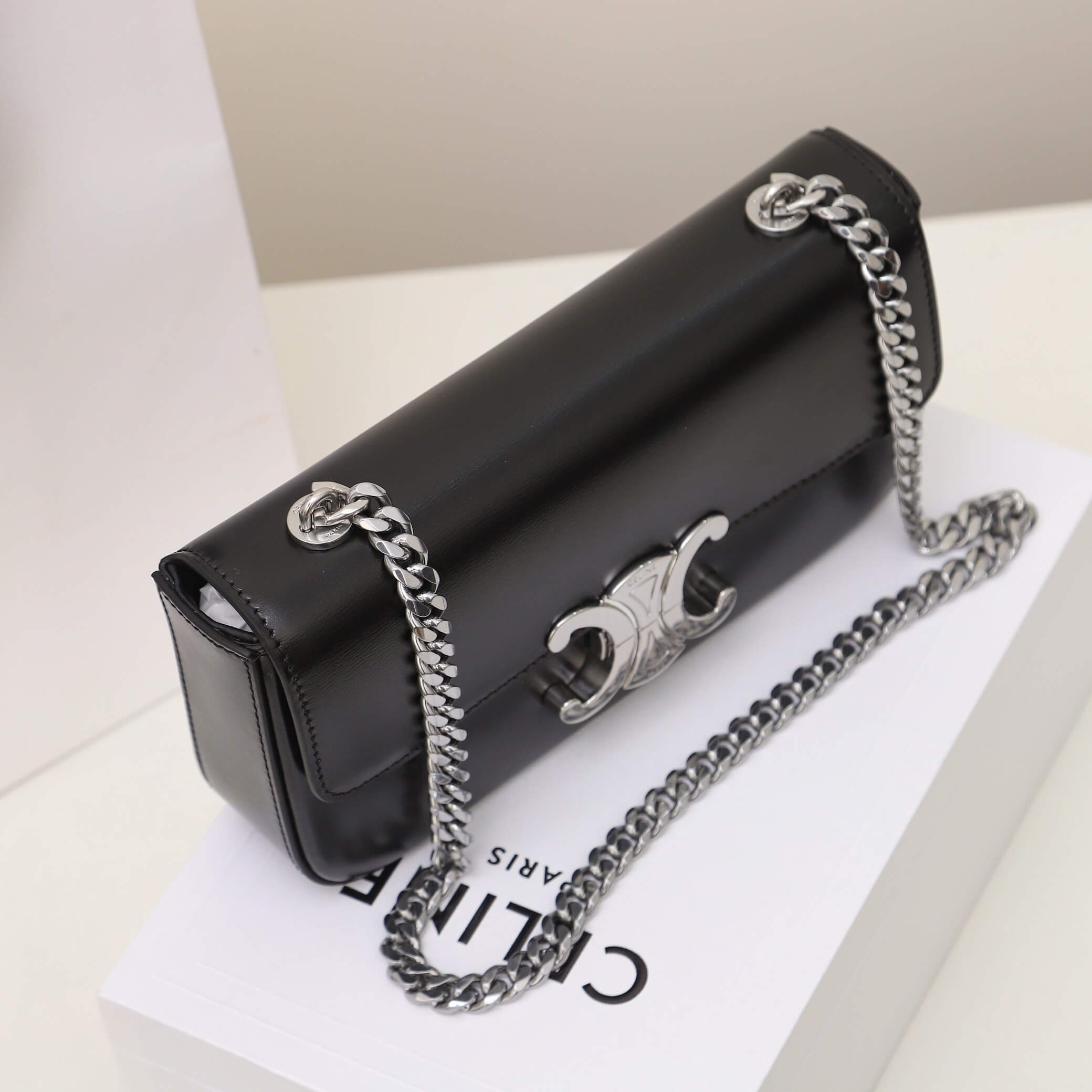 Ce**e claude shiny cowhide leather chain shoulder bag