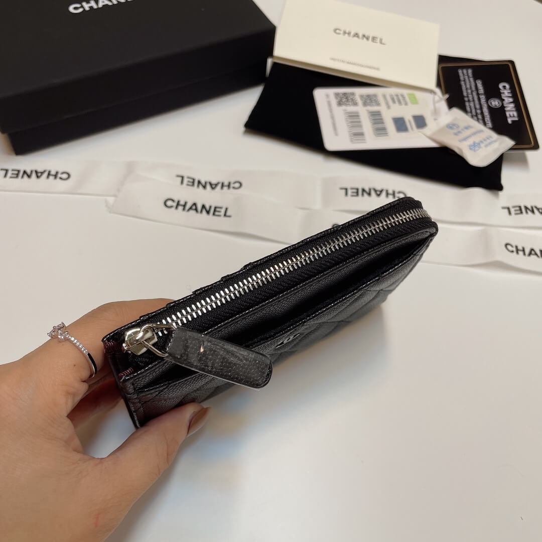 Ch*el classic zipped card holder