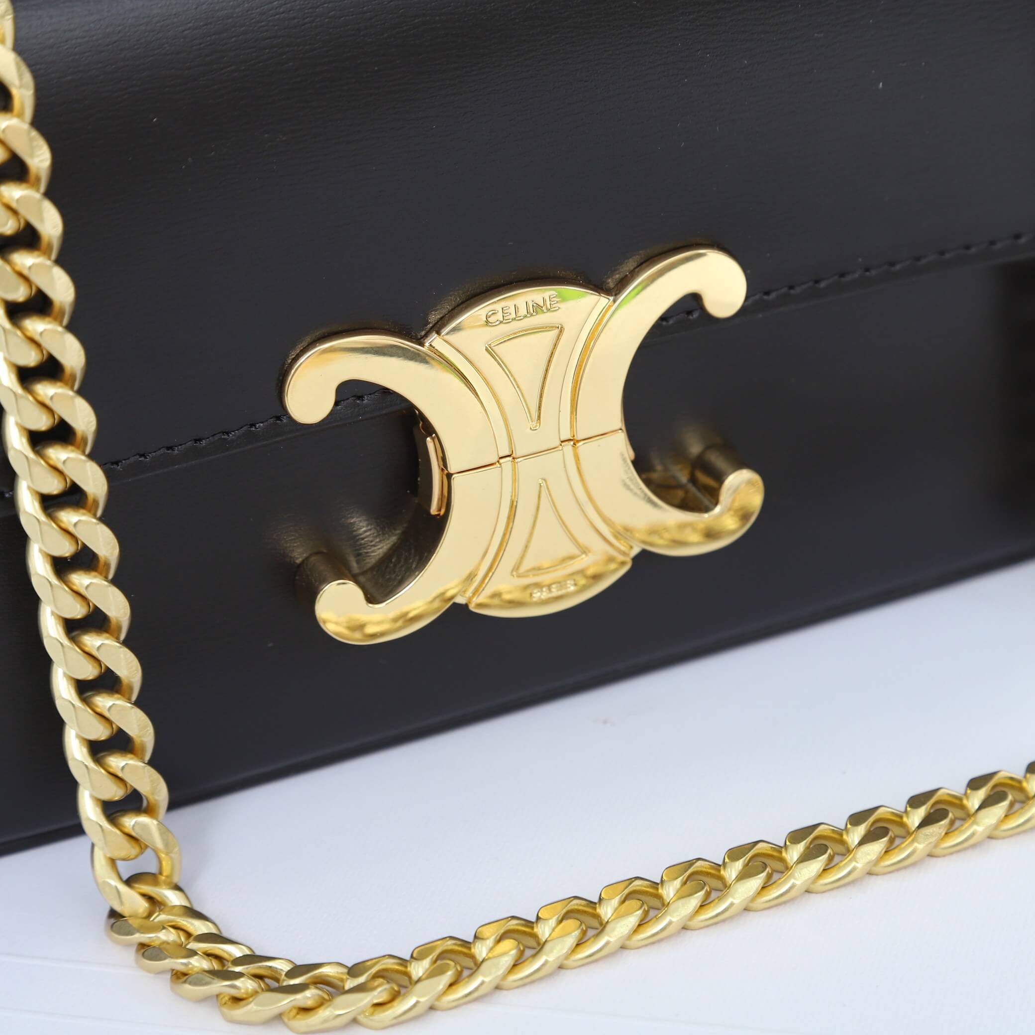 Ce**e claude shiny cowhide leather chain shoulder bag