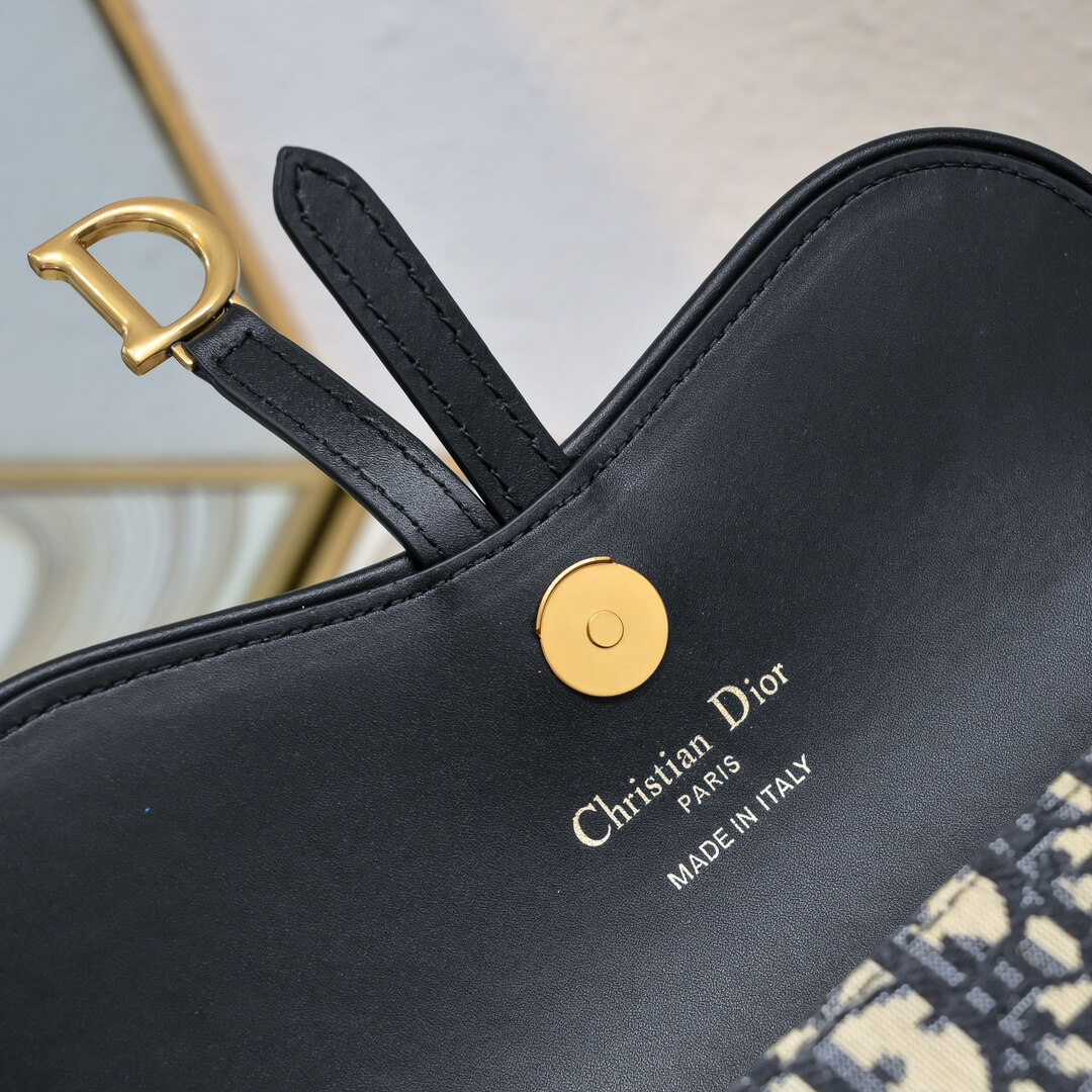 D*or saddle pouch with chain