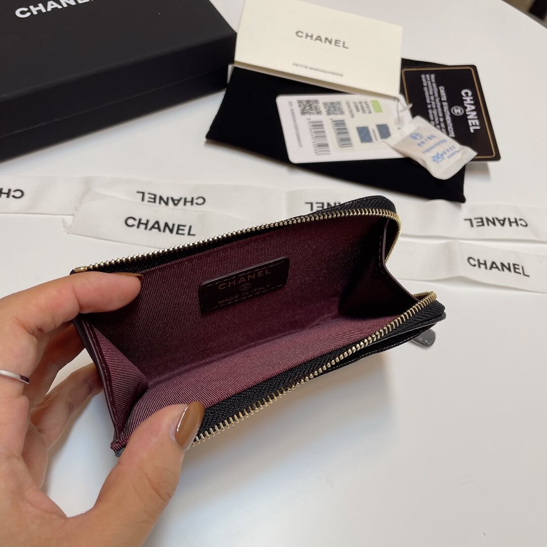 Ch*el classic zipped card holder
