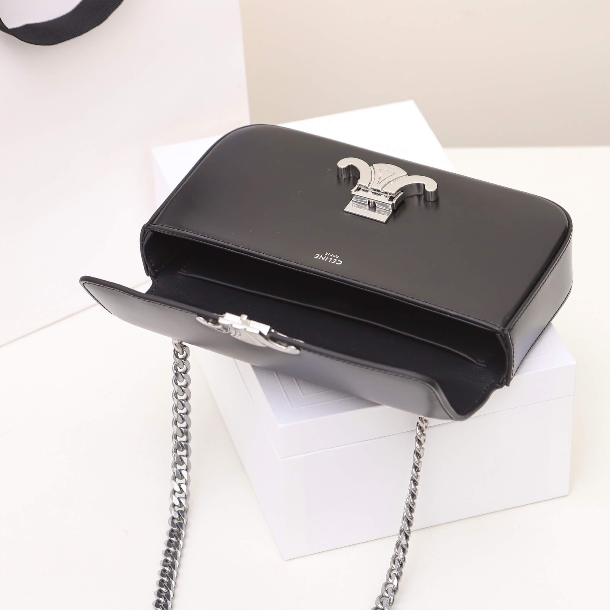 Ce**e claude shiny cowhide leather chain shoulder bag