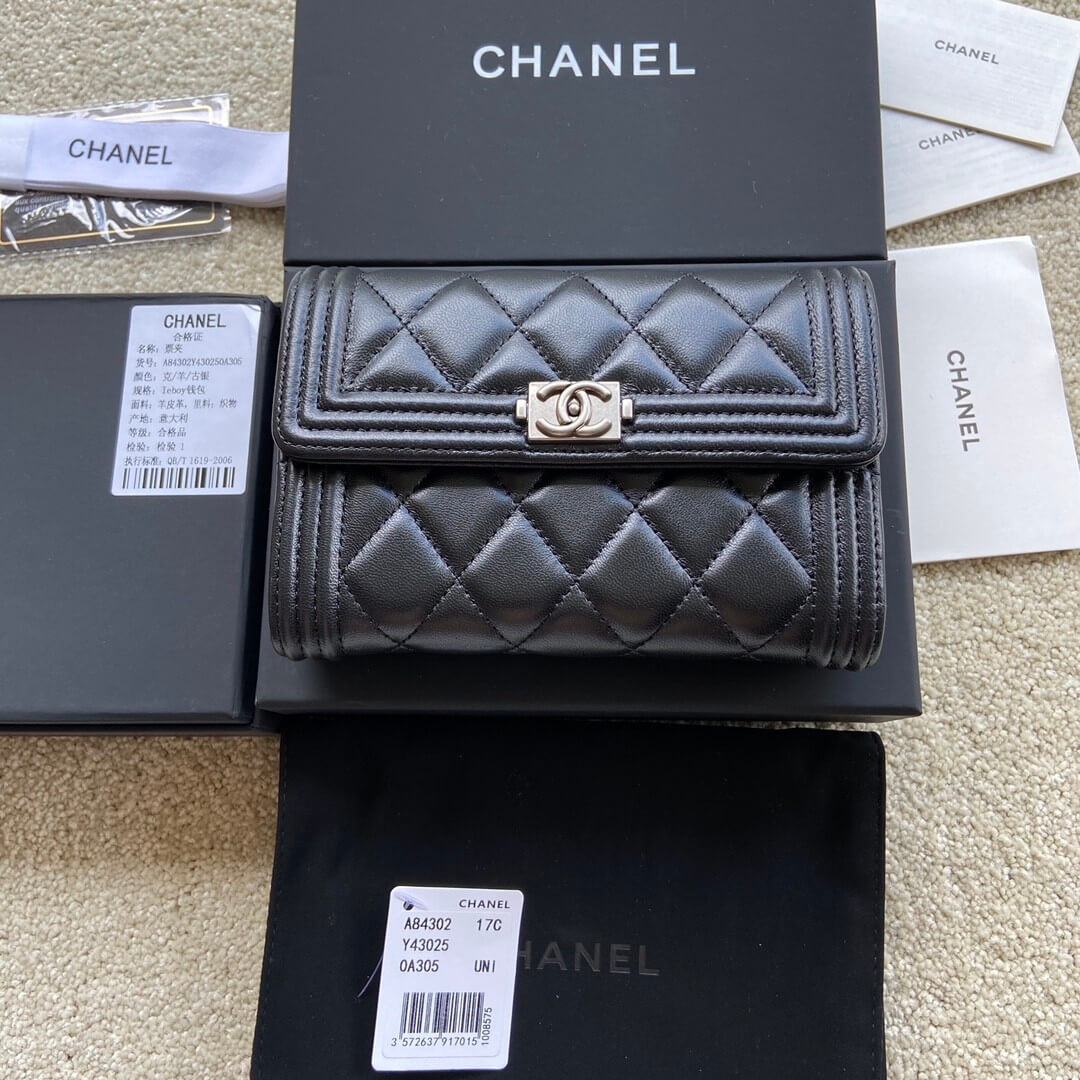 Ch*el boy long wallet
