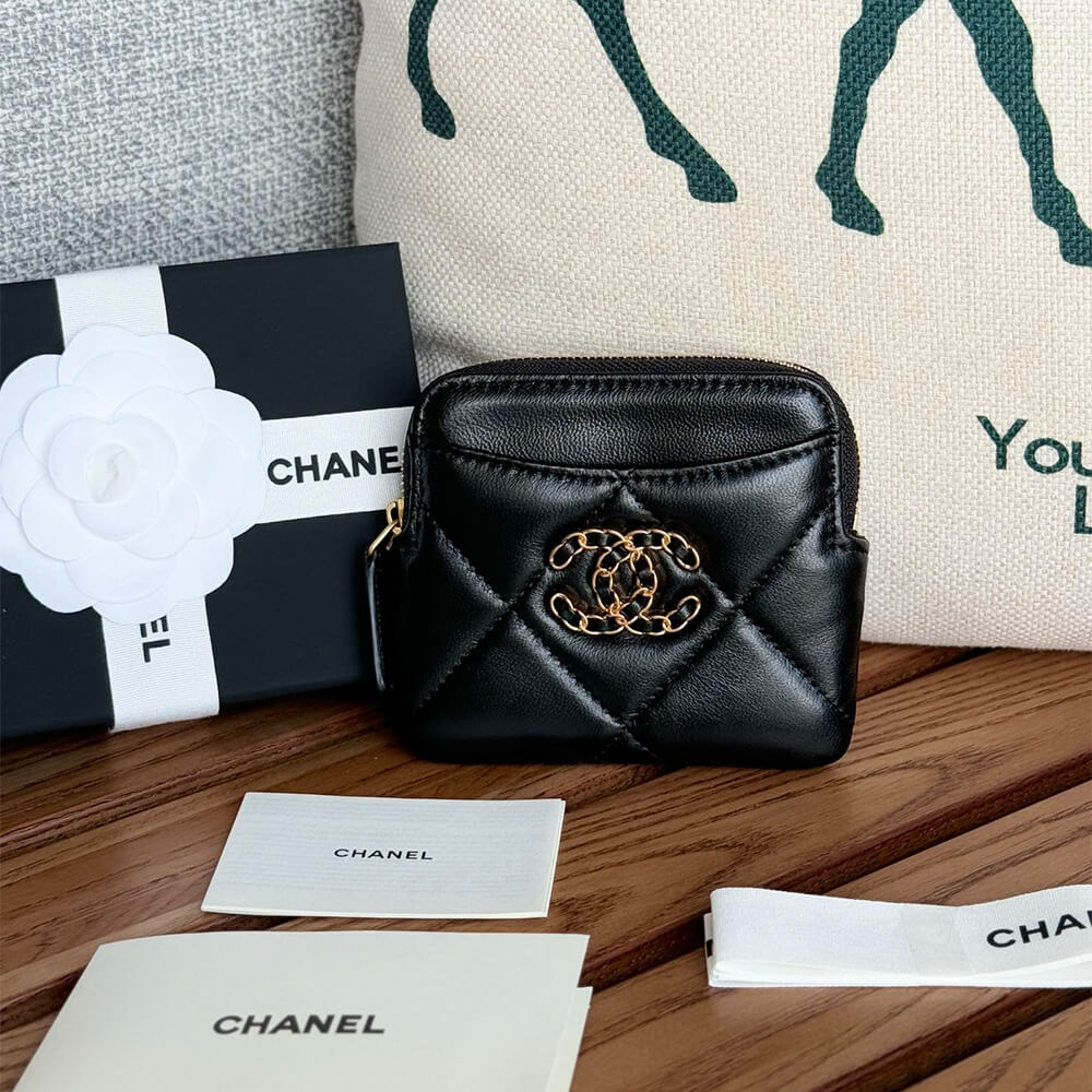 Ch*el 19 zipped coin purse