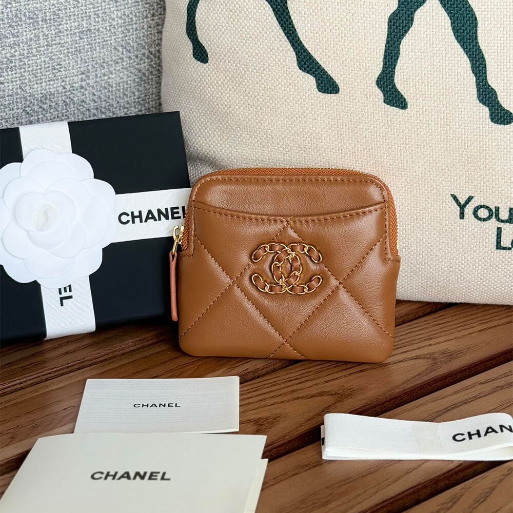 Ch*el 19 zipped coin purse