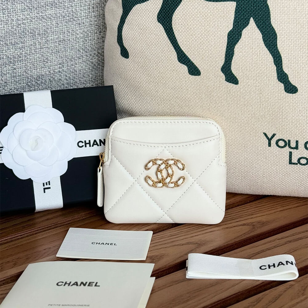 Ch*el 19 zipped coin purse