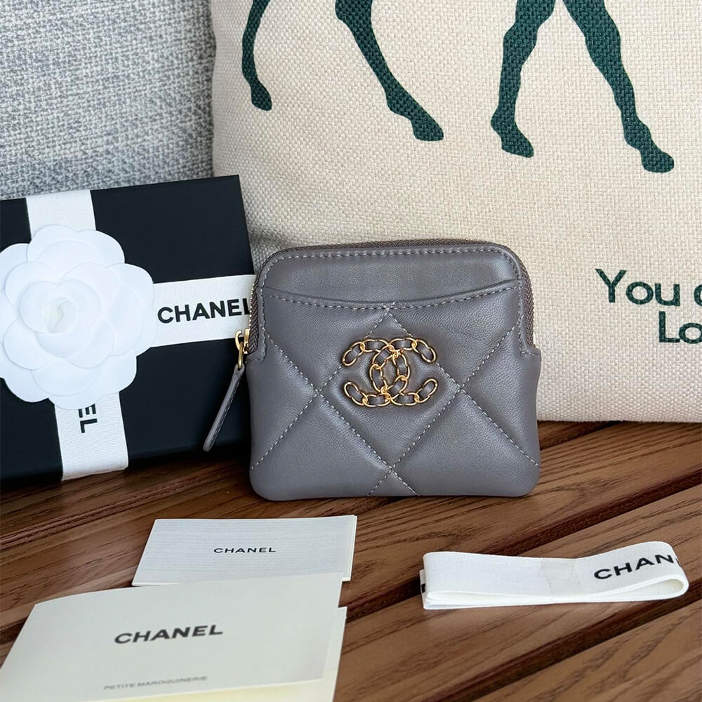 Ch*el 19 zipped coin purse